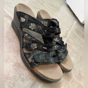 Romika Slip-On Sandals